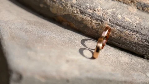 Gold rings on a background Видео 123761358