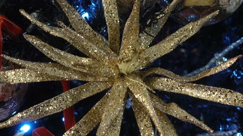 Gold star on a Christmas tree Video stock 166161649