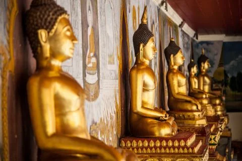 Gold statues in a row Foto stock