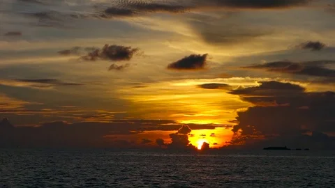 Gold sunset Vídeo Stock 74504027