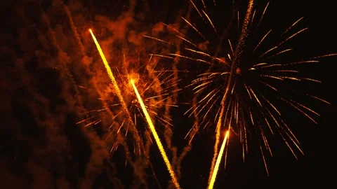 Golden and red fireworks exploding in night sky 스톡 동영상 343160359