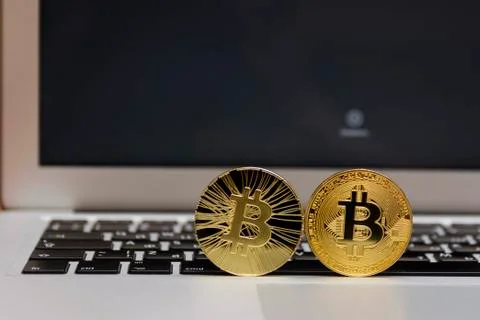 Golden bitcoin on Foto stock