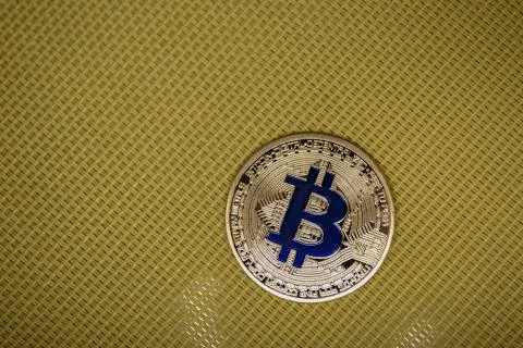 Golden bitcoin on Foto stock