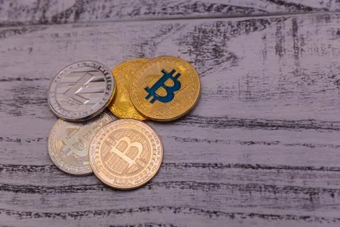 Golden bitcoin on Foto stock
