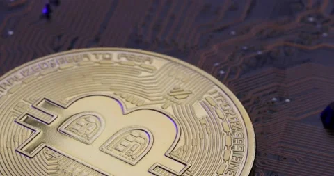 Golden Bitcoin under macro concept. 4K Video Stockbeeldmateriaal 166799458
