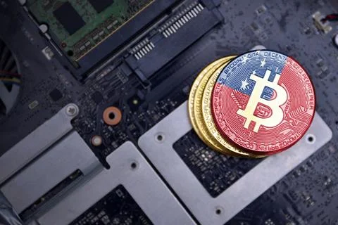 Golden bitcoins with flag of Samoa on a computer electronic circuit board. .. Stock-Fotos