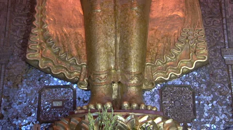 Golden Buddha statue Stock Footage 2251634