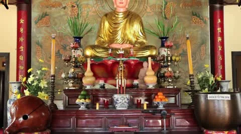 Golden Buddha statue Video stock 9661773