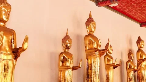 Golden Buddha Statues with Red Ceiling Detail 库存影片 308137163