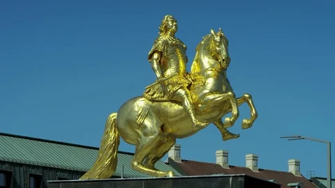 Golden Cavalier in Dresden 動画素材 80968459