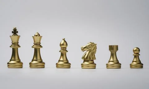 Golden chess include king queen horse ship and pawn on white background. Foto stock