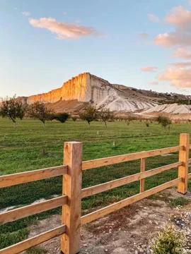 Golden Cliffs at Dusk Foto stock