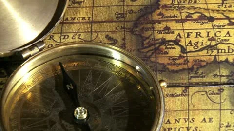 Golden compass and old maps, zoom Video stock 8948374