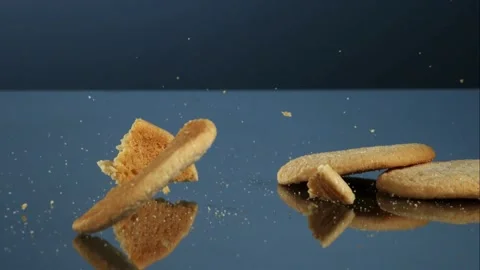 Golden cookie falling and breaking into pieces Video stock 327052269
