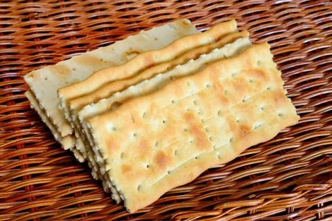 Golden crispy crackers Foto stock
