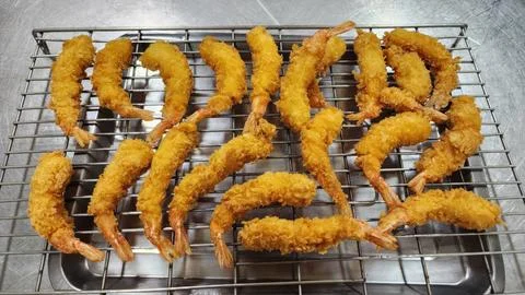Golden Crispy Deep-Fried Breaded Shrimp or Ebi Fry on Metal Cooling Rack Stock Photos