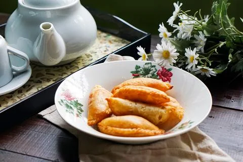 Golden Curry Puffs With Rustic Tea Set Fotos Stock