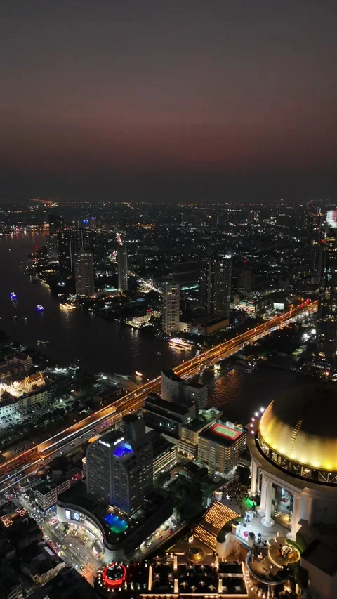 Golden Dome Rooftop Bar Overlooking Bangkok, Thailand Cityscape at Night Vídeos de archivo 335971335