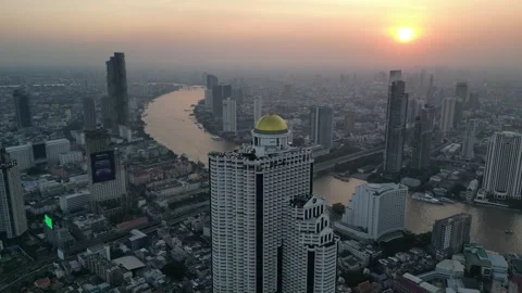 Golden Dome Skyscraper Overlooking the Chao Phraya River at Sunrise in Bangkok, Stock Footage 334781434