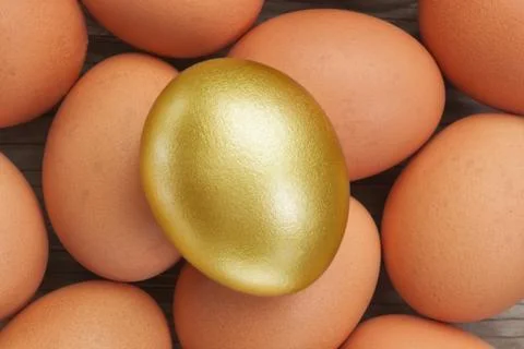 Golden egg on a background of simple. At Easter. Stock Photos
