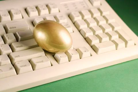 Golden egg on computer keyboard Foto stock
