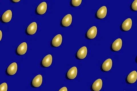 Golden eggs easter on royal blue background illustration print 스톡 사진