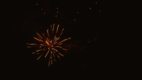 Golden fireworks exploding in the night sky Video stock 343160260
