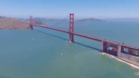 Golden Gate Bridge Aerial Pullback View With San Francisco Bay and Coastline 01 스톡 동영상 335427803