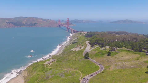 Golden Gate Bridge Aerial Pullback View With Presidio Coastal Road 01 Vidéo 335430969