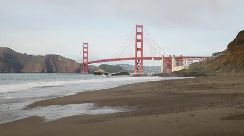 Golden Gate Bridge and waves Video stock 52972422