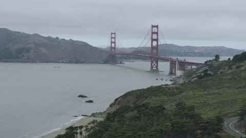 Golden Gate Bridge From Baker Beach Sandy Cove Overcast Day Wide Vídeos de archivo 344915931