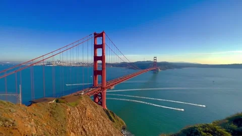 Golden Gate Bridge Panoramic View – Sunny Day, Boats, Ocean, Blue Sky, 4K Vidéo 303034038