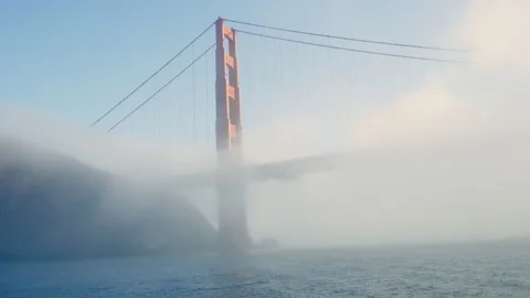 Golden Gate Bridge surrounded by early morning fog as seen from Pacific Ocean Vidéo 242828678