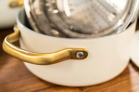 Golden Handle Ceramic Pot with Steamer Photos