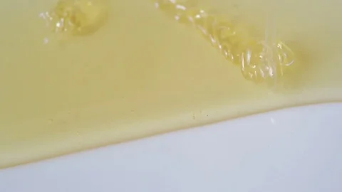 Golden honey close-up Stockbeeldmateriaal 80375046