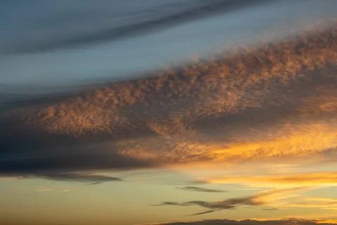 Golden Hour Clouds at Sunset Foto stock