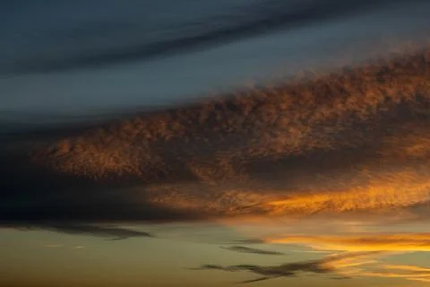 Golden Hour Clouds at Sunset Foto stock