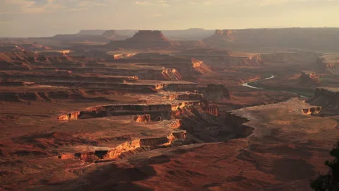 Golden Hour Light Illuminates Vast Canyonlands National Park Utah Desert. Vídeo Stock 340591102