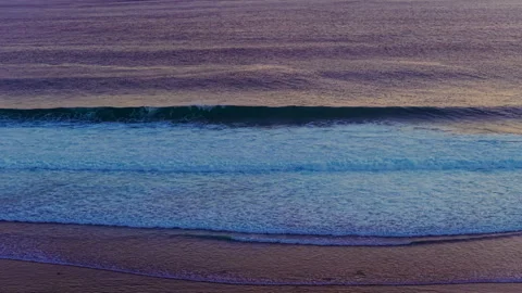 Golden Hour Ocean Waves Rolling Along Tropical Coastline in 4K Vidéo 335138468