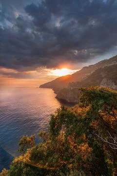 Golden hour over the sea in Conca dei Marini, Amalfi Coast, Italy Foto stock