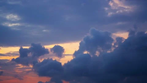 Golden Hour Sunset Clouds Timelapse in Dramatic Sky Vídeo Stock 335526690