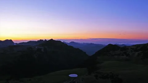 Golden Hour Sunset over Burroughs Mountain Trail in Mount Rainier National Park Video stock 332089802