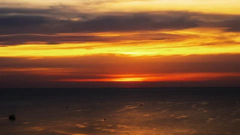 A Golden Idyllic Sunset. The Sun Sets Into The Waters of The Gentle Ocean Stock Footage 250143802