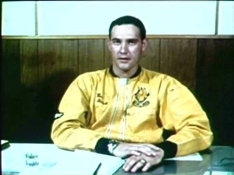 A golden knight captain talks about free fall parachuting applications. Video stock 75296979