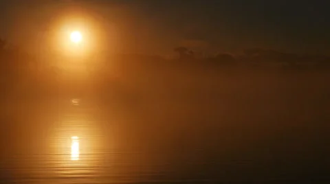 Golden morning reflection on water 스톡 동영상 68933053