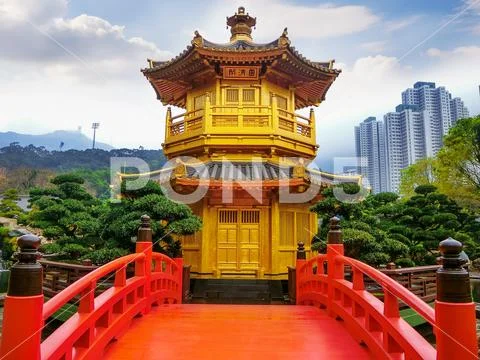 The Golden Pavilion of absolute perfection in Nan Lian Garden Stock Photos