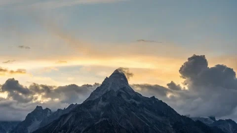 Golden Rays Hitting Snow Mountain Top in Tibet 4K Vídeo Stock 347126452