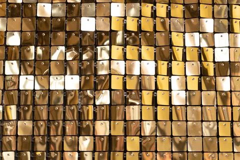 Golden Sequin wall with light reflection for luxury interior wall decoration. Foto stock