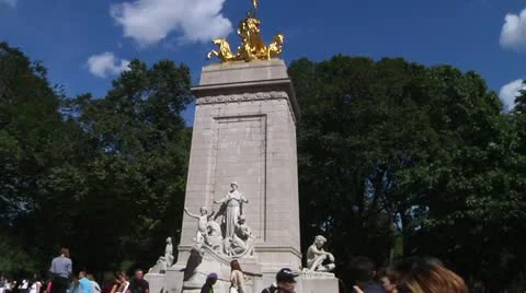 Golden Statue Columbus Circle, Central Park 動画素材 12090230
