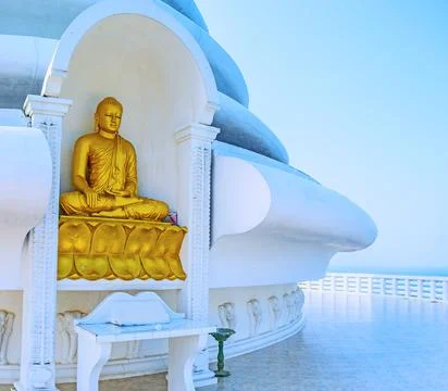 The golden statue Stockfoto's